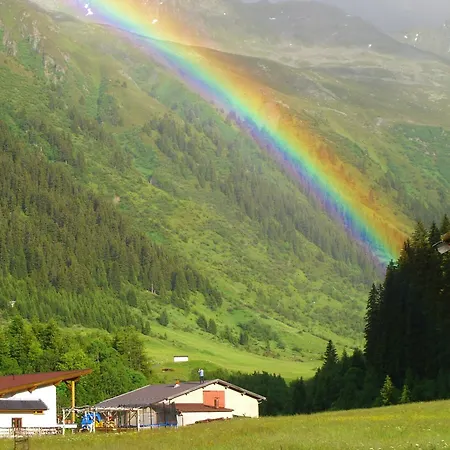 Vallüla Konukevi 3*